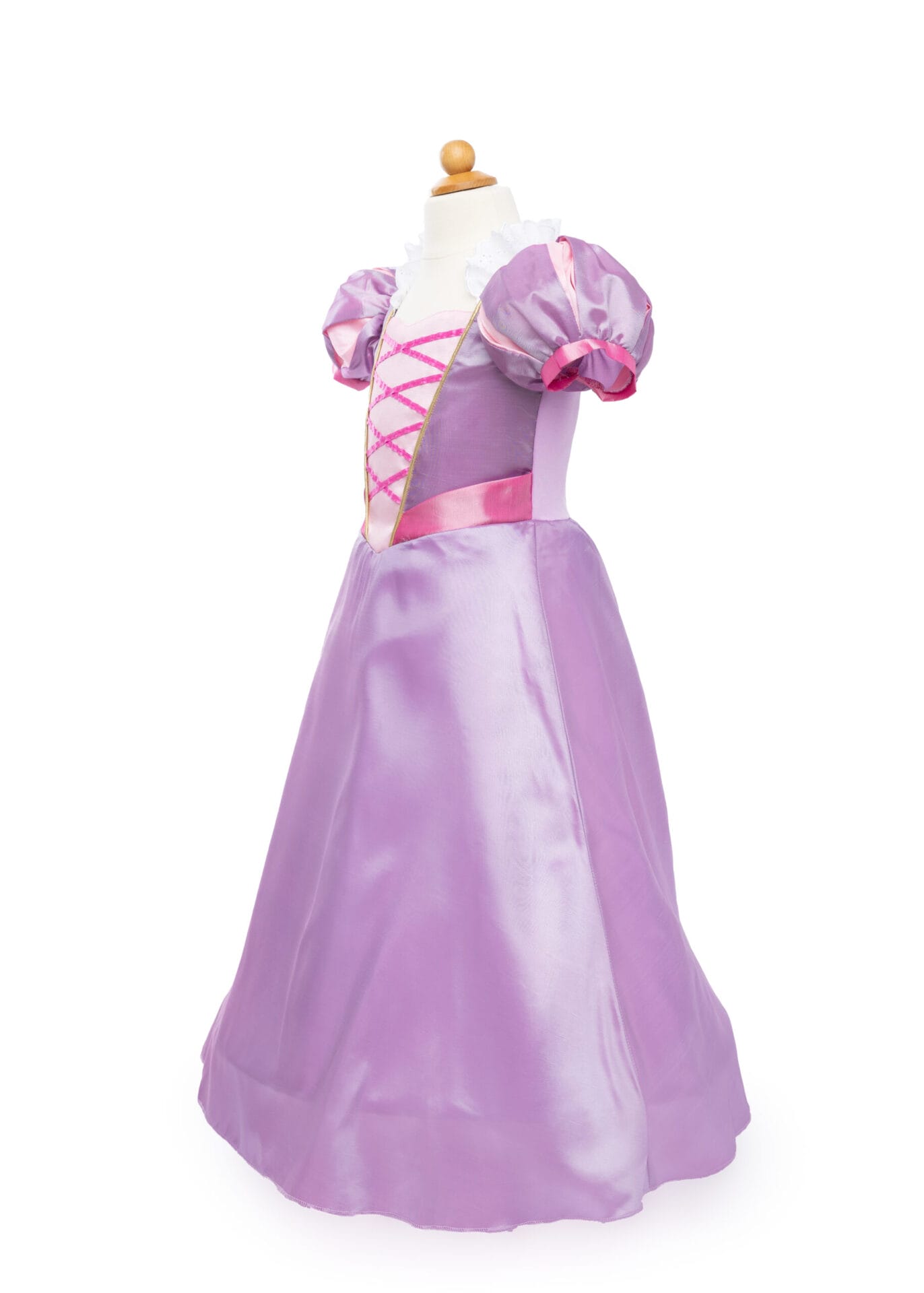 Paarse Rapunzel jurk op een paspop, met roze veterdetails, glanzende rok en volumineuze kapmouwtjes