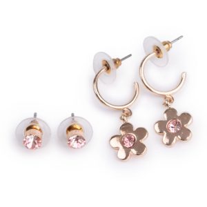 Bloemen oorbellen met goudkleurige hangende bloemen, roze steentjes en twee bijpassende knopjes
