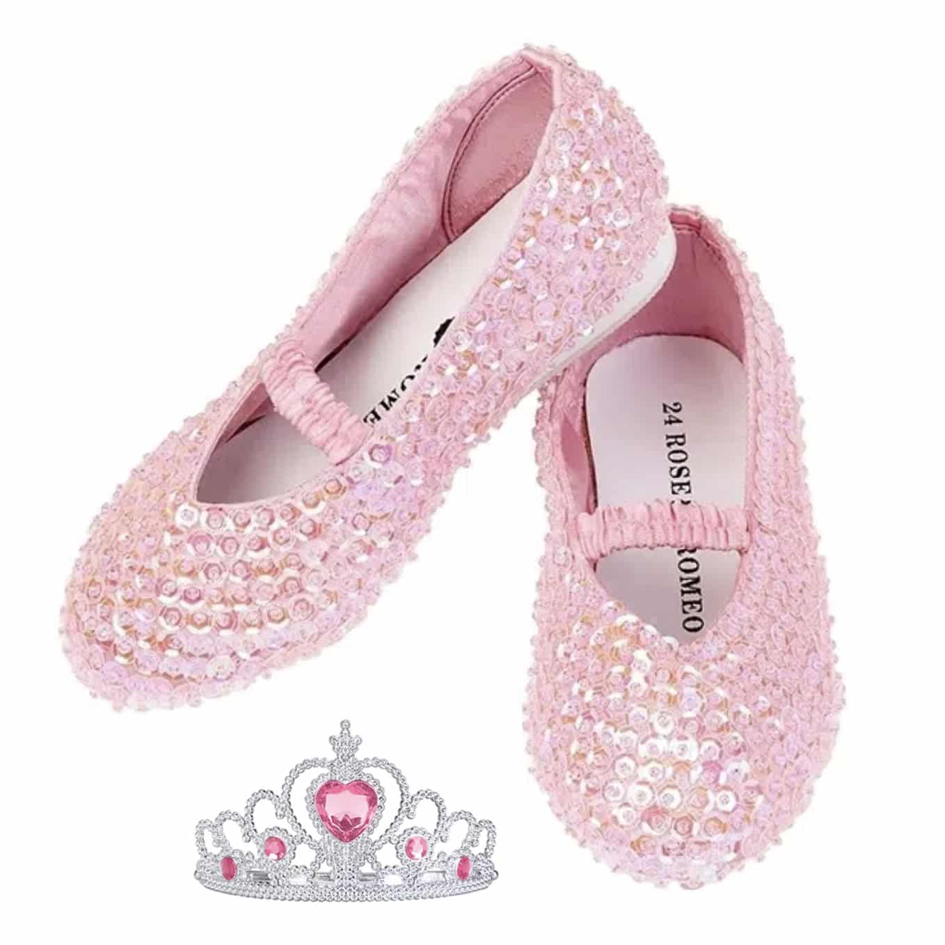 Roze ballerina schoenen Lily met pailletten en wreefbandje, naast een zilveren prinsessenkroon