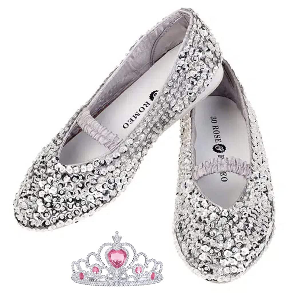 Zilveren ballerina schoenen met pailletten en wreefbandje, met een zilveren prinsessenkroon ervoor