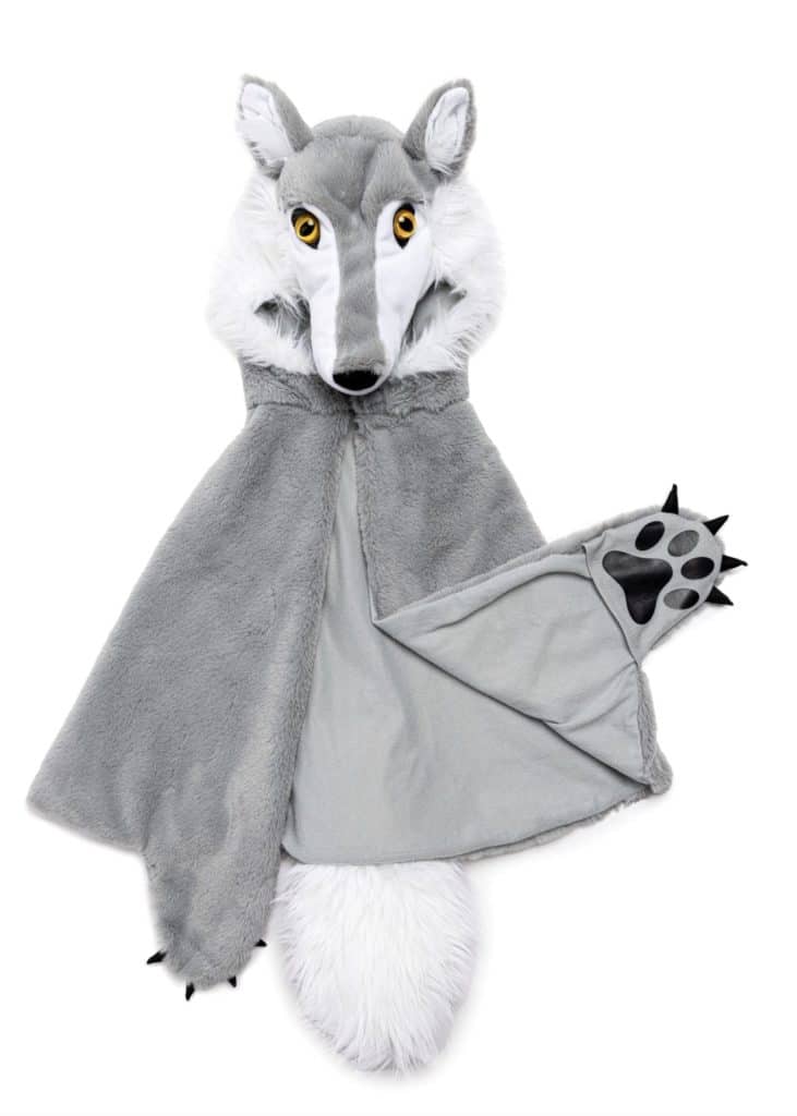 Grijze wolf cape met wolvenkop, witte staart en opgestoken poot met zwarte kussentjes, plat op een witte achtergrond