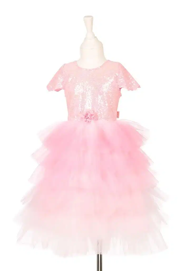 Roze prinsessenjurk Garance van Souza! op een paspop, met pailletten op het lijfje, tule mouwen en een gelaagde rok