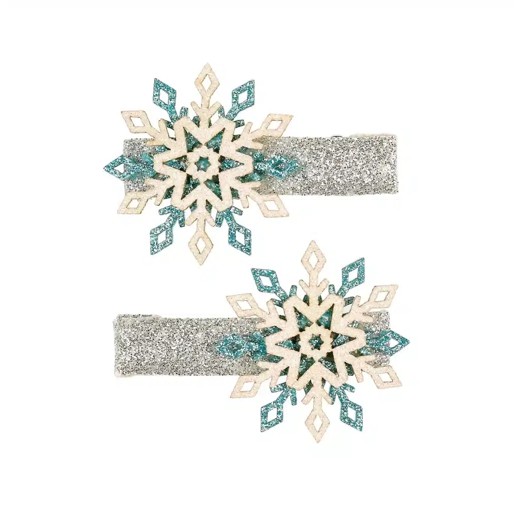 Twee zilveren haarclips van de Haarclip Ijskoningin met glitterband en grote turquoise-witte sneeuwvlokken