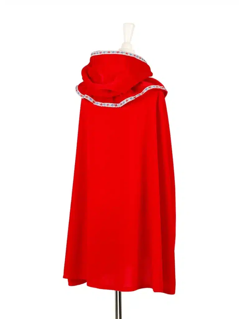 Rode Roodkapje cape met capuchon en decoratieve bloemen- en hartjesrand, getoond op een paspop van achteren