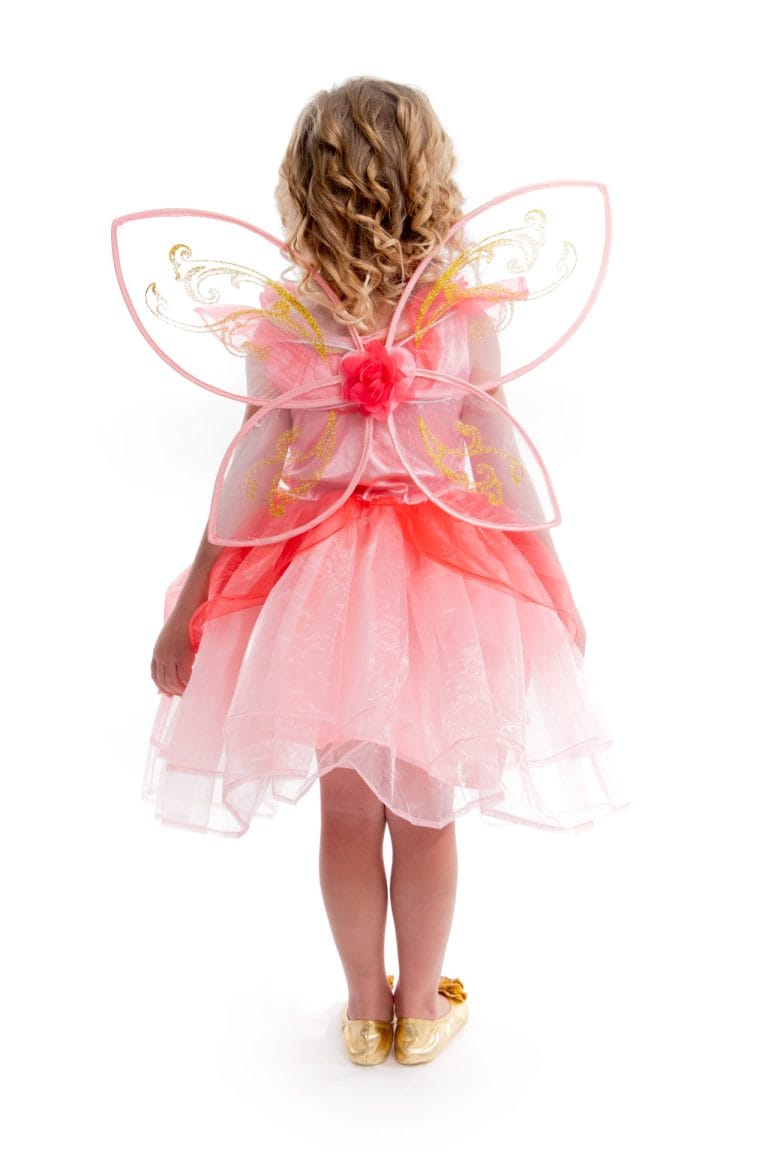 Meisje van achteren met roze vlinder vleugels kind van Little Adventures, met gouden details en een bloem in het midden