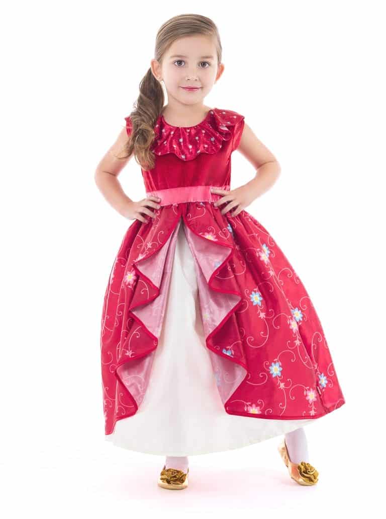 Vooraanzicht van de Ruby prinsessen jurk met fuchsia rok, witte onderrok en meisje met de handen in de zij tegen een witte achtergrond