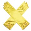 Gele satijnen prinsessenhandschoenen van 30 cm met een strik en parel aan de pols, gekruist neergelegd