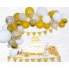 Goud-witte ballonnenboog van 4 meter boven een feesttafel met taart, cadeaus en gouden vlaggetjes