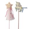 Twee roze prinsessen toverstaven: een unicorn met linten en een ster met tule en sterrenprint
