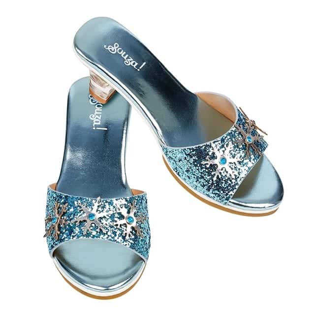 Blauwe slipper hakjes van Souza! met hak en glitterband met ijssterren, schuin naast elkaar geplaatst.