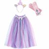Paarse unicorn verkleedset van Great Pretenders met regenboogcape, eenhoornhaarband en roze glitterhandschoenen.