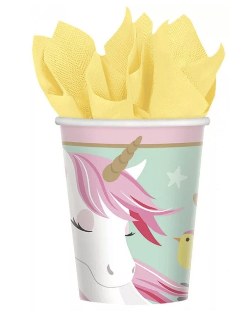 Unicorn beker met roze en mintgroene eenhoornprint, gevuld met gele servetten