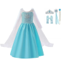 Blauwe Elsa prinsessenjurk met witte mouwen, lange sleep, kroon, handschoenen en toverstaf op een witte achtergrond
