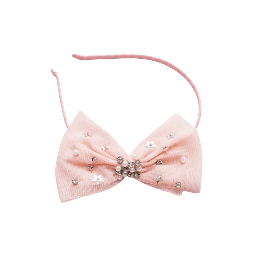 Roze vlinder haarband met een grote strik, versierd met strasssteentjes, parels en stervormige details.