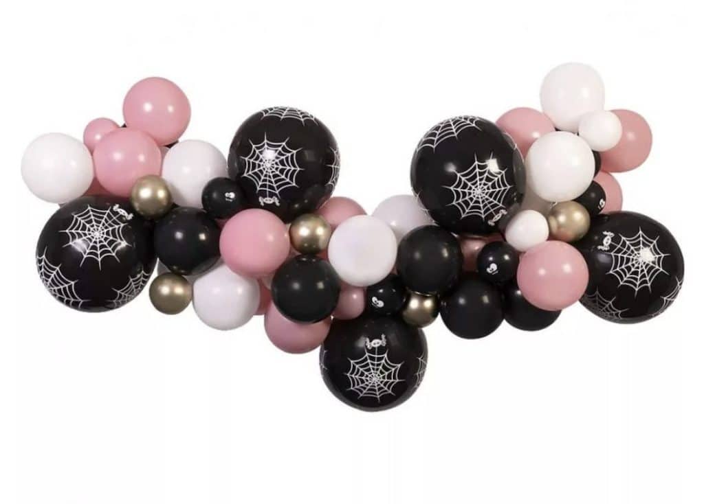 Halloween ballonnenslinger met zwarte ballonnen met spinnenwebben, roze, witte en gouden ballonnen