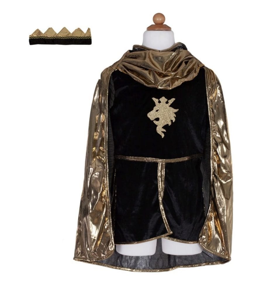 Great Pretenders verkleedkleding met zwarte riddertuniek, glanzend gouden cape en losse kroon op een paspop.