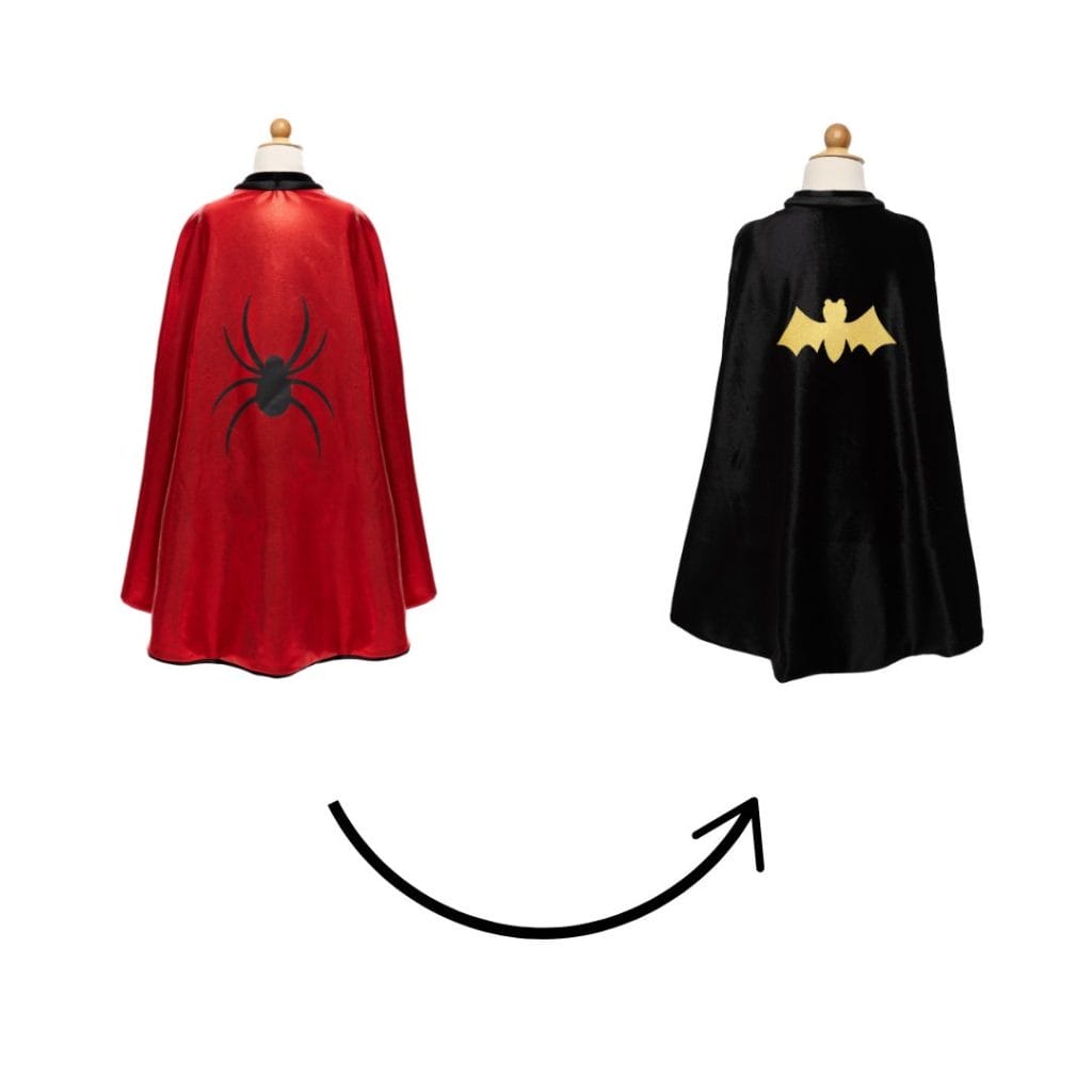 Omkeerbare Spiderman-Batman cape met rode spin en geel vleermuissymbool, getoond aan beide zijden