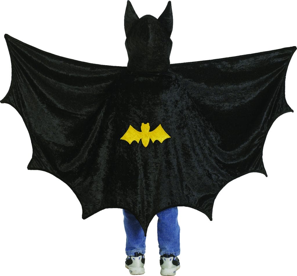 Zwarte batman cape van Great Pretenders, gedragen door een kind met vleermuisvleugels, capuchon met oren en geel embleem.