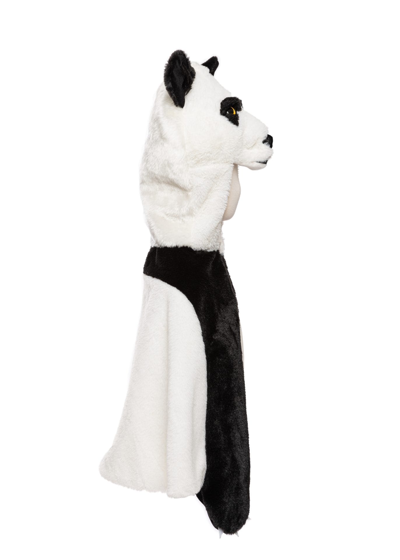 Panda cape van Great Pretenders in profiel, met zachte zwart-witte vacht, pandakop, oren en lange zwarte staart