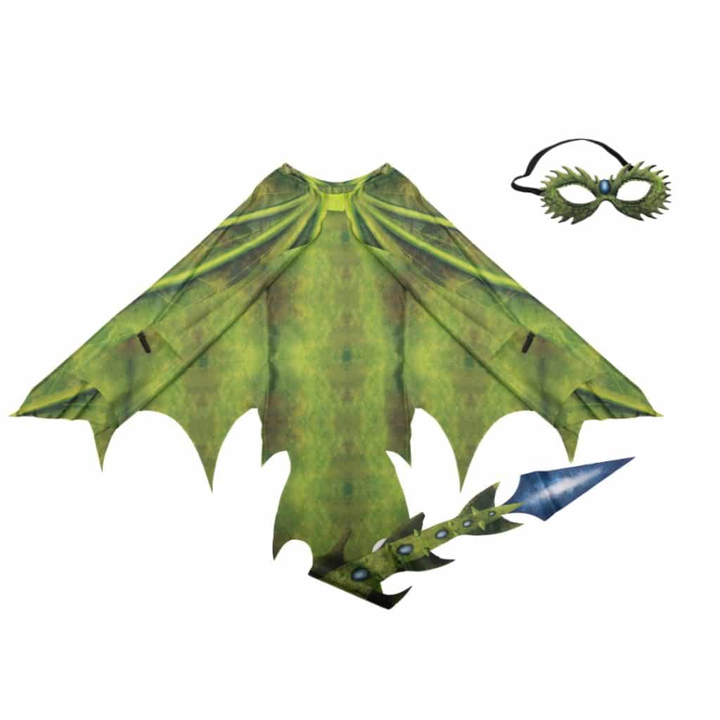 Groene drakencape met vleugelvorm, puntige onderkant en bijpassend groen drakenmasker, los op een witte achtergrond.