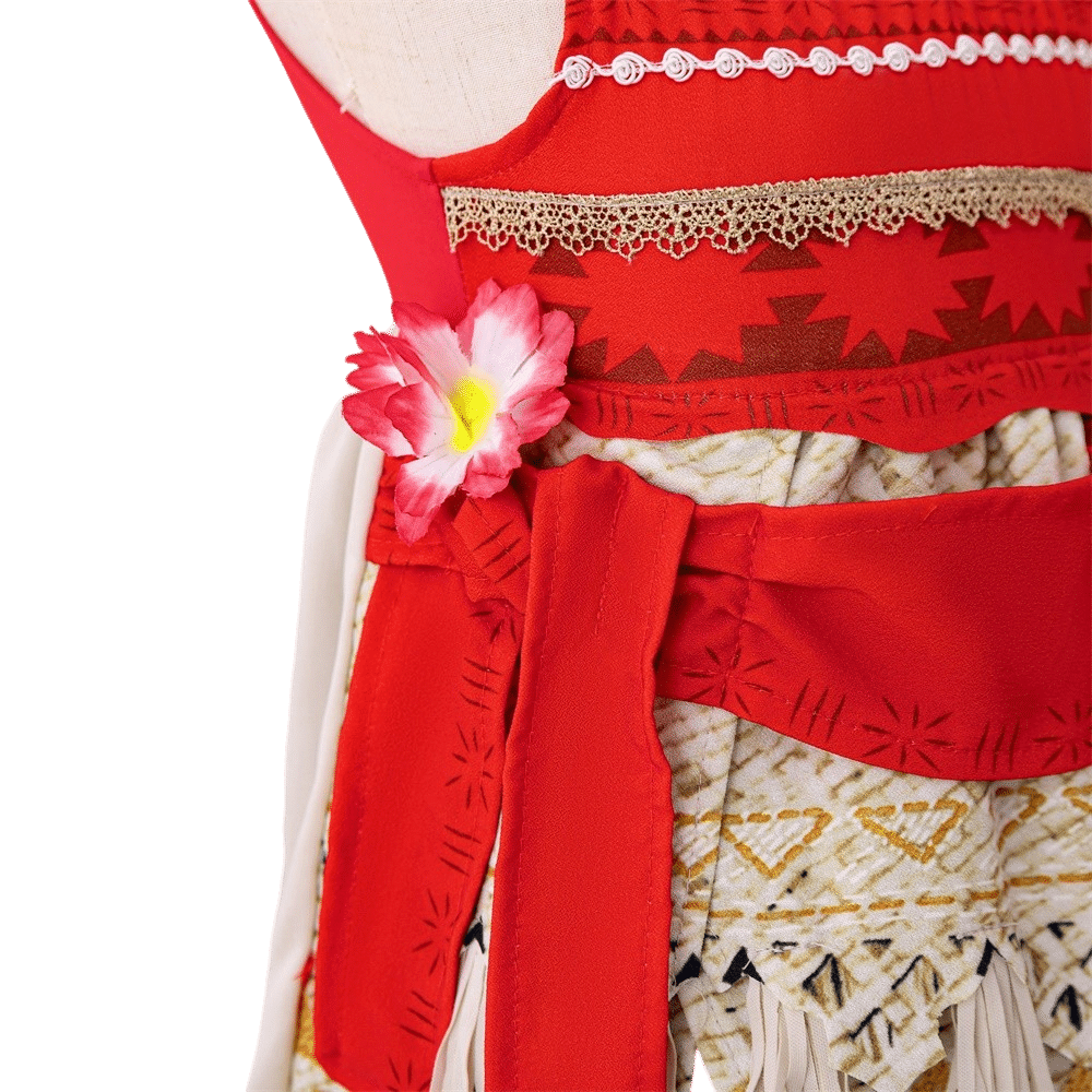 Detail van de rode moana jurk met tailleband, roze bloem, wit kant en bedrukte stof van de rok