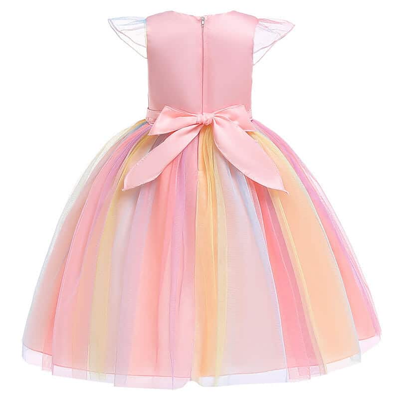 Achterkant van de roze unicorn jurk met gestreepte tule rok, strik en zichtbare ritssluiting