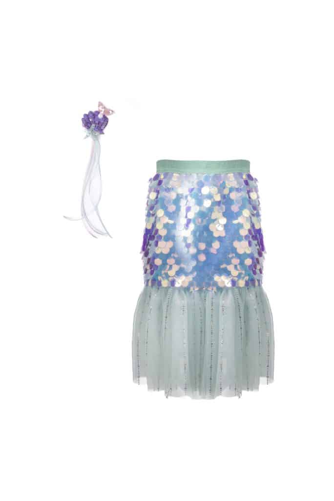Paarse paillettenrok met mintgroene tailleband en tule, naast een haarclip met paarse versiering en witte linten.