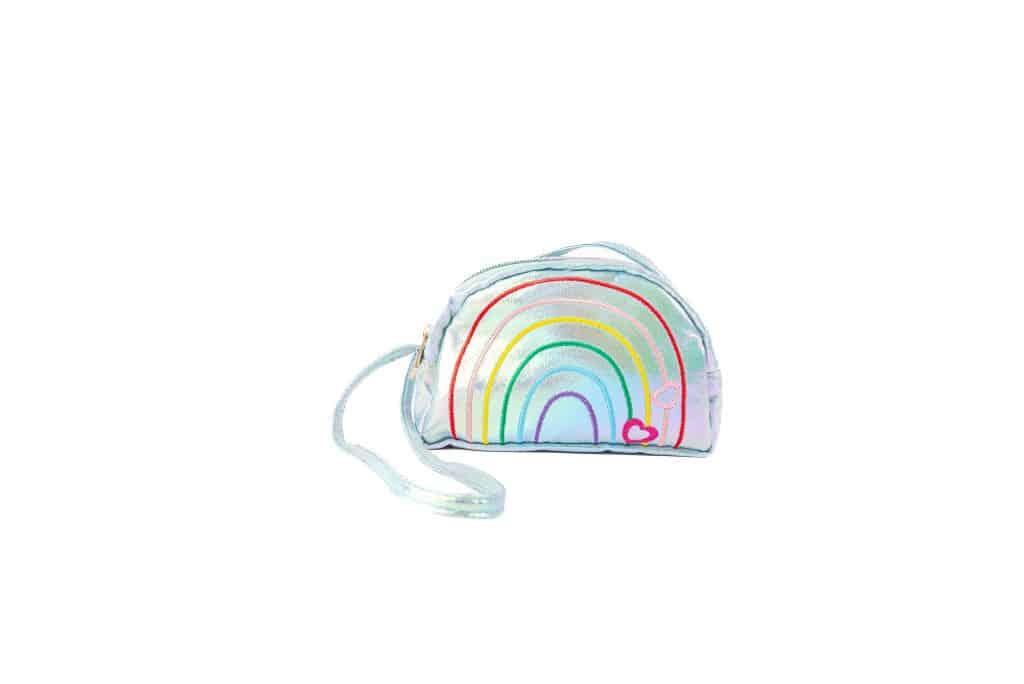 Zilverkleurig tasje kind met kleurrijke regenboogstrepen, afgeronde vorm, rits en lange schouderband.
