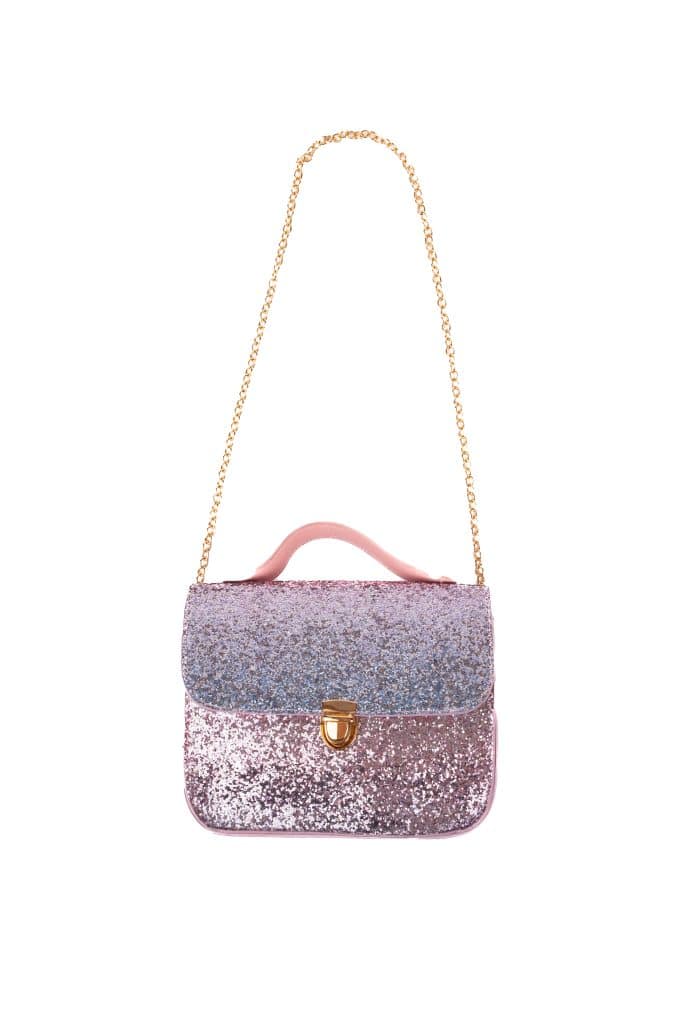 Feesttasje voor meisjes met roze en paarse glitters, gouden ketting en sluiting op een witte achtergrond.