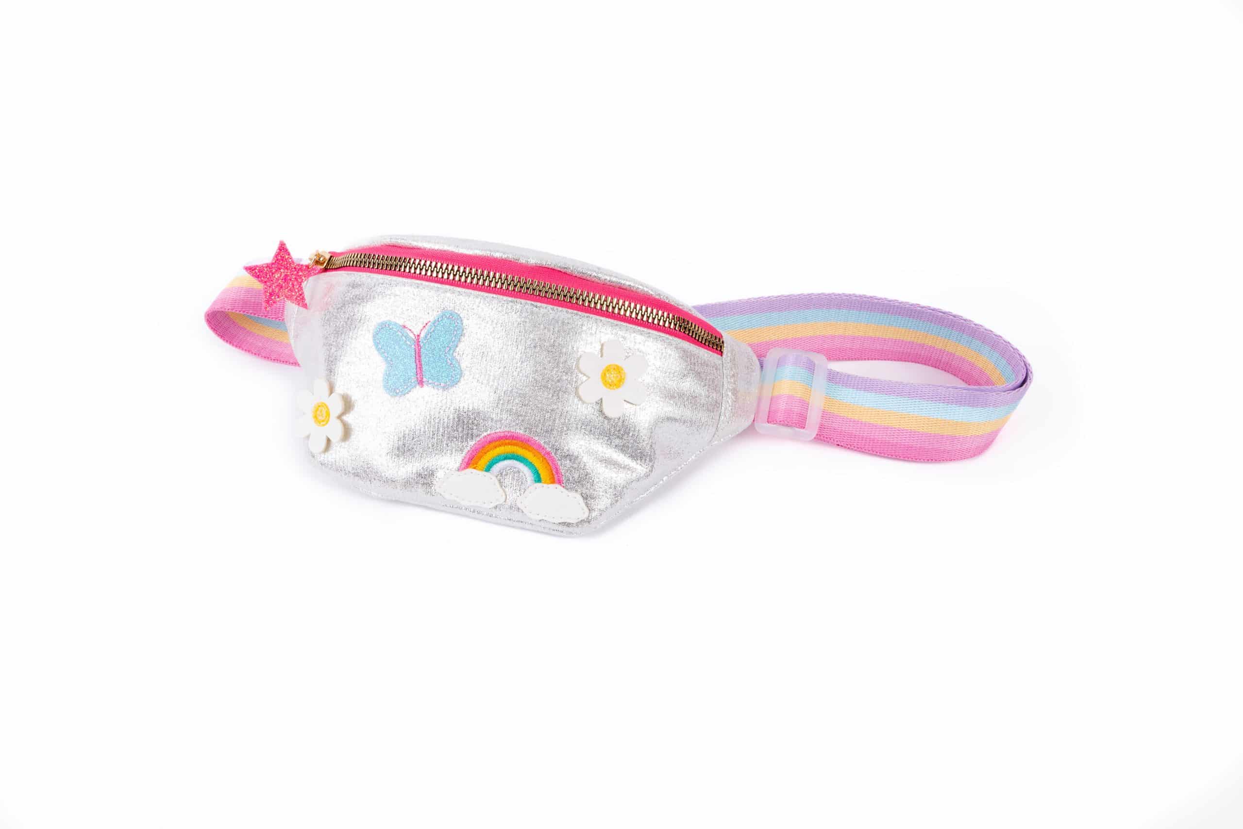 Regenboog Unicorn schoudertas met zilverkleurig tasje, rode rits en kleurrijke gestreepte schouderband.