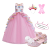 Roze Unicorn prinsessenset met lange jurk, glitterende prinsessenschoenen, eenhoornhaarband en roze handschoenen.